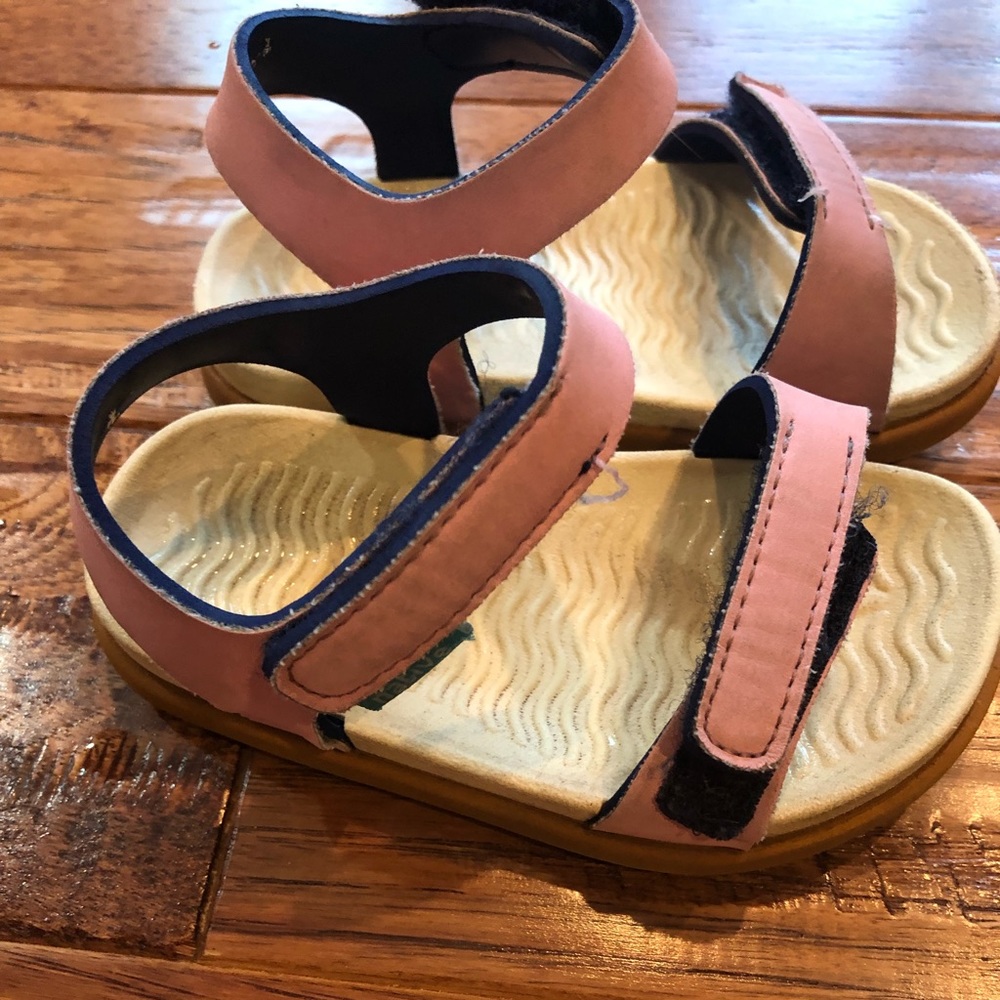 Native pink sandals